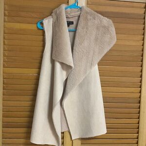 Elegant Cream Sleeveless Poncho